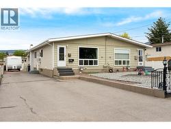 702 Hollydell Road Kelowna, BC V1X 1L5