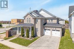 135 PRINCE WILLIAM WAY  Barrie, ON L4M 7H6