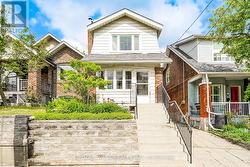 31 WOODMOUNT AVENUE Toronto, ON M4C 3X6
