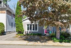 29 STEVENSON AVENUE  Ottawa, ON K1Z 6M9
