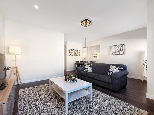 10 Woodridge Way, Brandon, MB 
