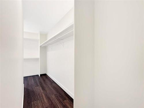 10 Woodridge Way, Brandon, MB 