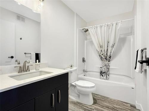 10 Woodridge Way, Brandon, MB 
