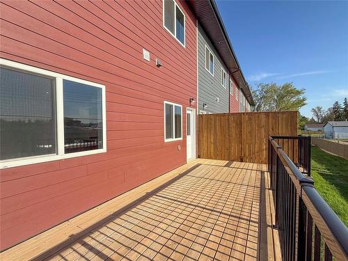 10 Woodridge Way, Brandon, MB 