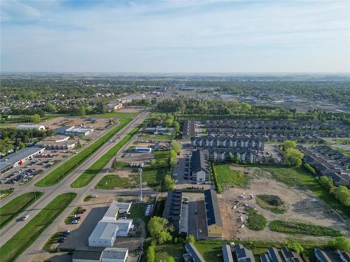 10 Woodridge Way, Brandon, MB 