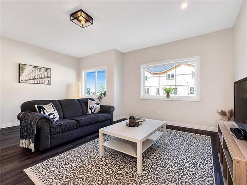 10 Woodridge Way, Brandon, MB 