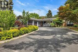 1004 CALDWELL Avenue  Mississauga, ON L5H 1Z3