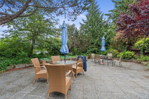 #205-2040 White Birch Rd, Sidney, BC - Outdoor