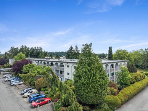 #205-2040 White Birch Rd, Sidney, BC - Outdoor