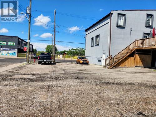 1068 Barton Street E, Hamilton, ON 