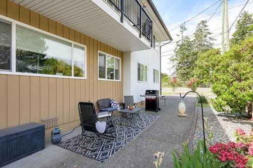 426 Burnside Rd West, Saanich, BC 