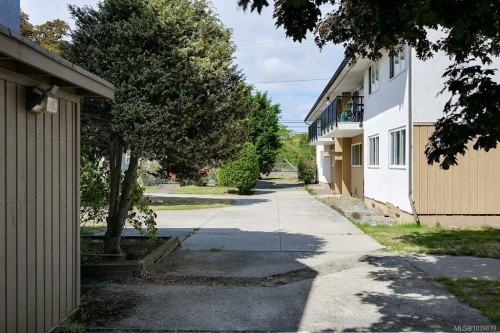 426 Burnside Rd West, Saanich, BC 