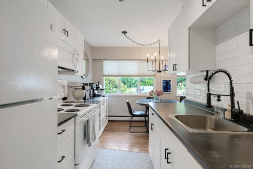 426 Burnside Rd West, Saanich, BC 