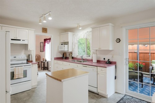 128 Camas Lane, View Royal, BC 