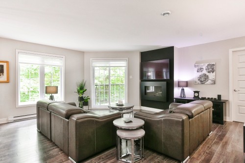 Salon - 204-260 Rue Du Maçon, Saint-Jérôme, QC 