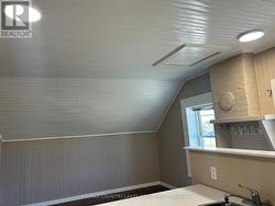 One Bedroom Apt Upper Main Building Pre-Tenant - 
