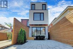 LOWER - 26 HENDERSON AVENUE Toronto, ON M6J 2B8
