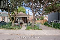 5 LAXIS AVENUE Toronto, ON M6M 2K6