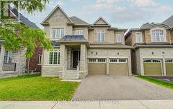 102 JOSEPH HARTMAN CRESCENT Aurora, ON L4G 7C4