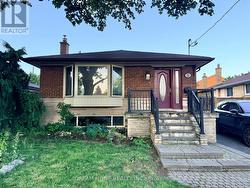UPPER LEVEL - 5 HORIZON CRESCENT Toronto, ON M1T 2G2