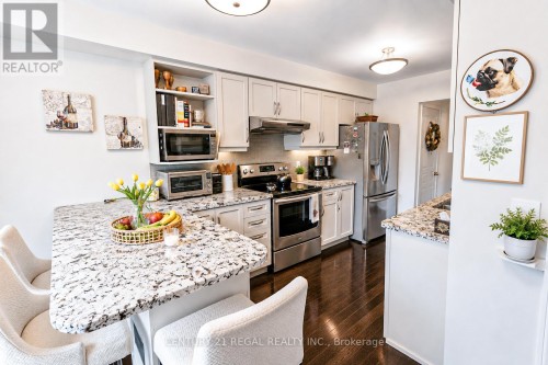 46 Blacksmith Lane, Whitby, ON - Indoor Photo Showing Kitchen With Double Sink With Upgraded Kitchen
