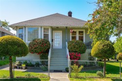 2238 Shakespeare St Victoria, BC V8R 4G1