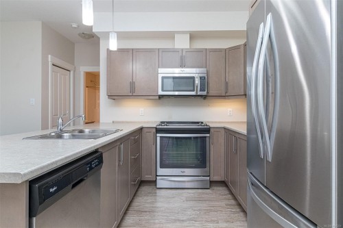 302-1900 Tulsa Rd, Nanaimo, BC - Indoor Photo Showing Kitchen With Double Sink