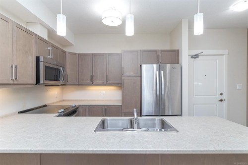 302-1900 Tulsa Rd, Nanaimo, BC - Indoor Photo Showing Kitchen