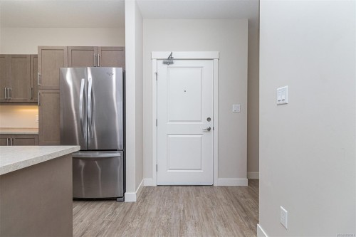 302-1900 Tulsa Rd, Nanaimo, BC - Indoor Photo Showing Kitchen