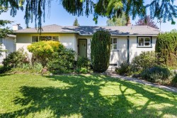 1728 Kenmore Rd  Saanich, BC V8N 2E7