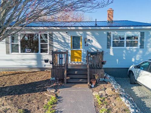 69 Peppett Street  North Sydney, NS B2A 2N7