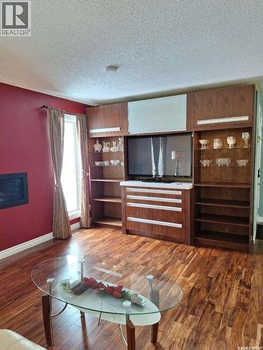 819 Morris Crescent N, Regina, SK - Indoor With Fireplace
