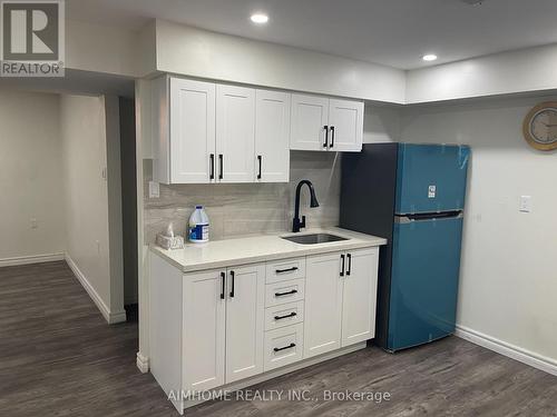 Bsmnt - 58 Hewlett Crescent, Markham, ON - Indoor Photo Showing Kitchen