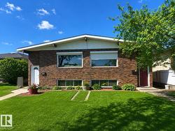 5712 101 AV NW  Edmonton, AB T6A 0G8