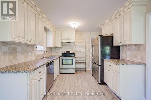 257 Huntington Ridge Drive, Mississauga, ON - Indoor Photo Showing Kitchen With Double Sink