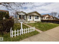 3608 16A AV NW  Edmonton, AB T6L 2N4