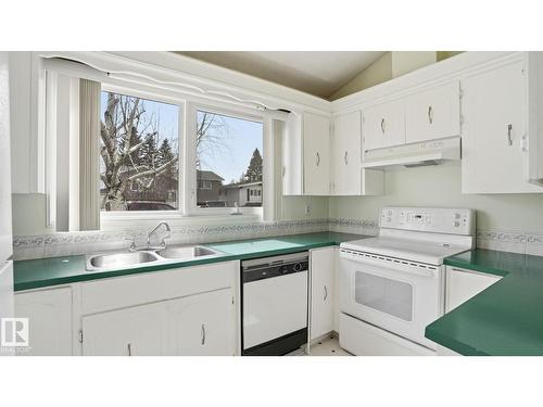 9834 167A Av Nw, Edmonton, AB 