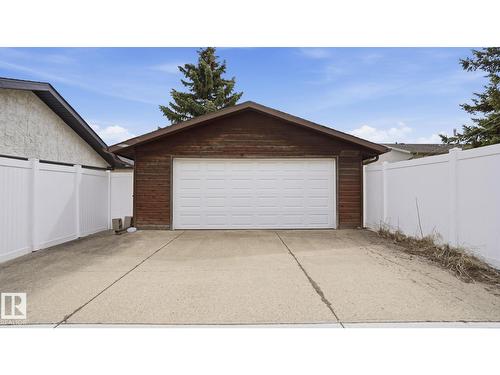 9834 167A Av Nw, Edmonton, AB 