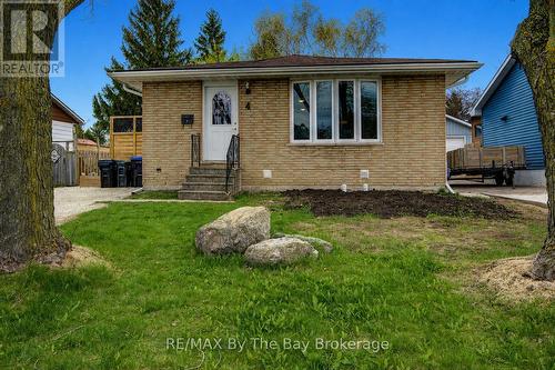 4 WATTS CRESCENT  Collingwood, ON L9Y 4H2