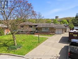 8 FERNWOOD TERRACE St. Catharines (Glendale/Glenridge), ON L2T 3W5