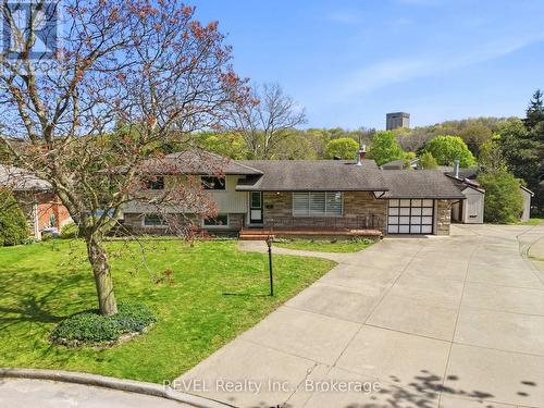 8 FERNWOOD TERRACE  St. Catharines (Glendale/Glenridge), ON L2T 3W5