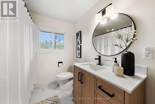 54 Highman Avenue, Cambridge, ON - Indoor Photo Showing Bathroom
