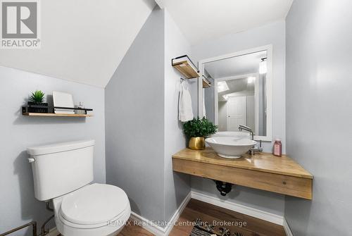 54 Highman Avenue, Cambridge, ON - Indoor Photo Showing Bathroom
