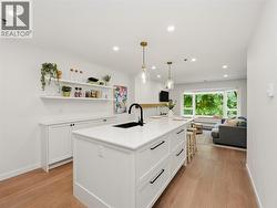 207 1925 W 2ND AVENUE  Vancouver, BC V6J 1J2