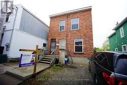 122 ECCLES STREET S  Ottawa, ON K1R 6S8