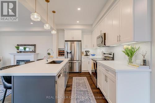 12 Icemaker Way, Whitby, ON - Indoor Photo Showing Kitchen With Upgraded Kitchen