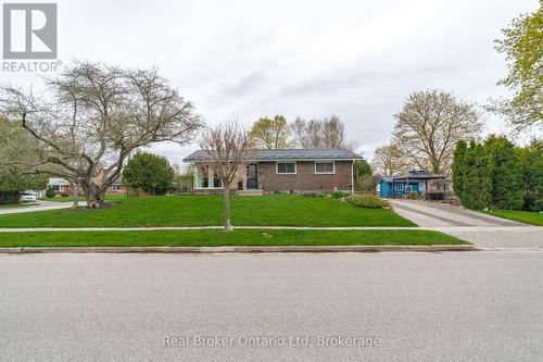 6 ELEANOR COURT  Guelph (Grange Road), ON N1E 1S7