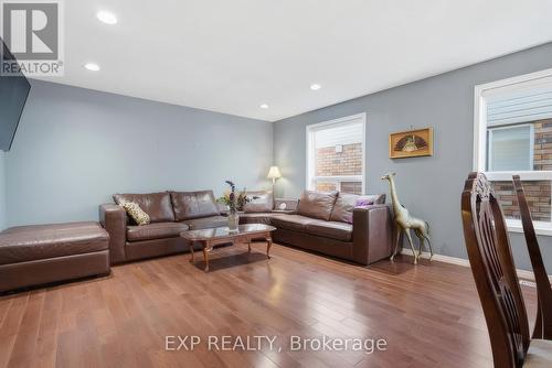 195 Green Vista Drive, Cambridge, ON - Indoor Photo Showing Living Room