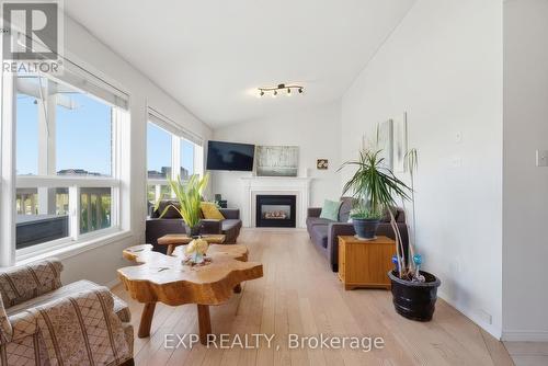 195 Green Vista Drive, Cambridge, ON - Indoor Photo Showing Living Room With Fireplace