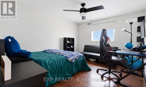 195 Green Vista Drive, Cambridge, ON - Indoor Photo Showing Bedroom